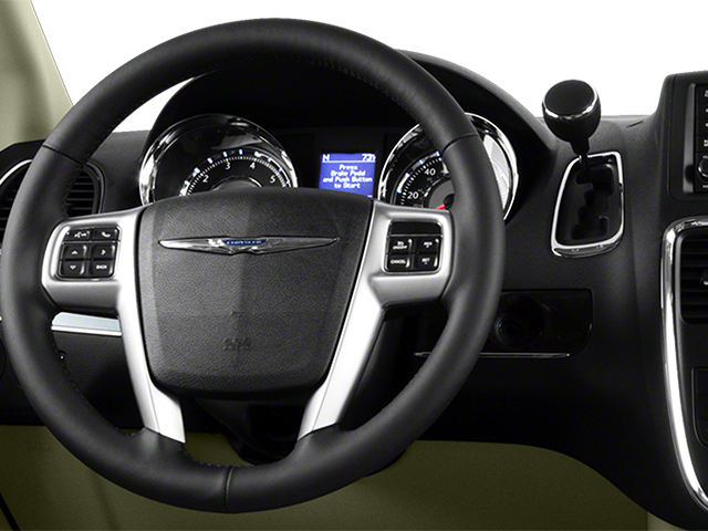 2014 Chrysler Town & Country Touring photo 3