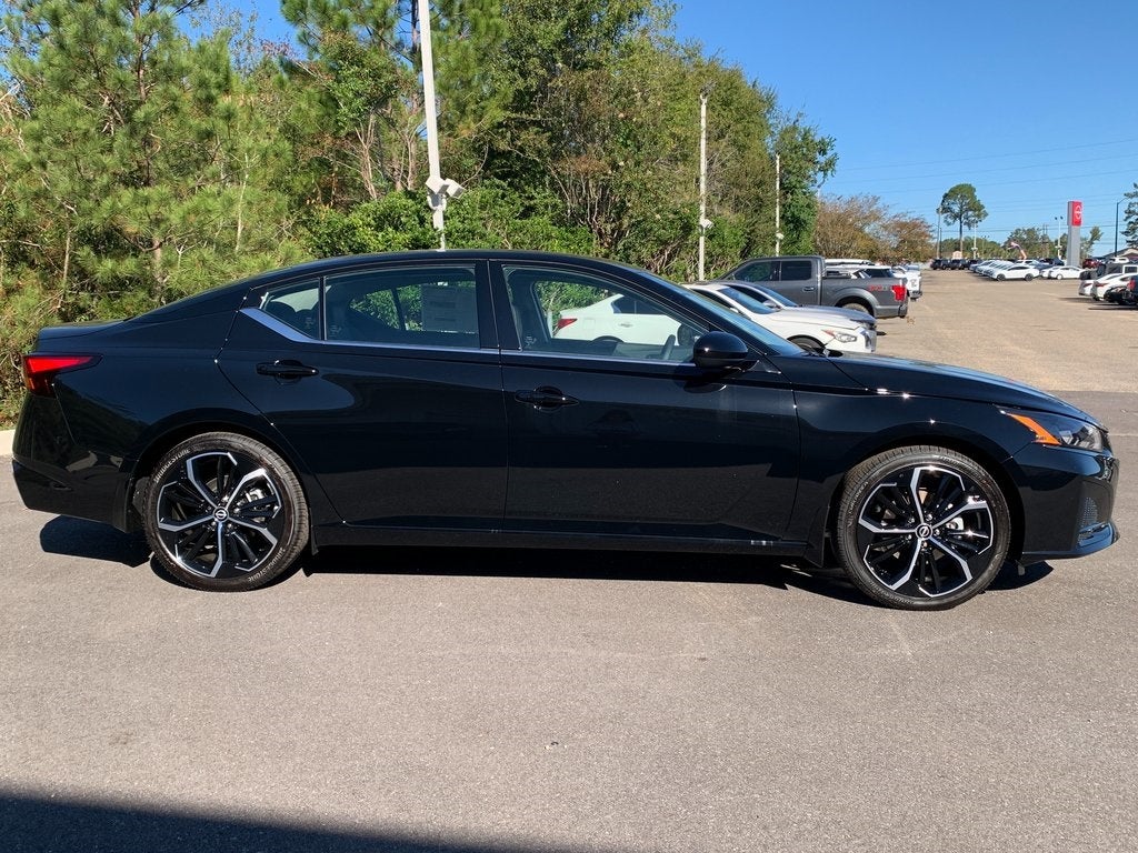 2025 Nissan Altima SR