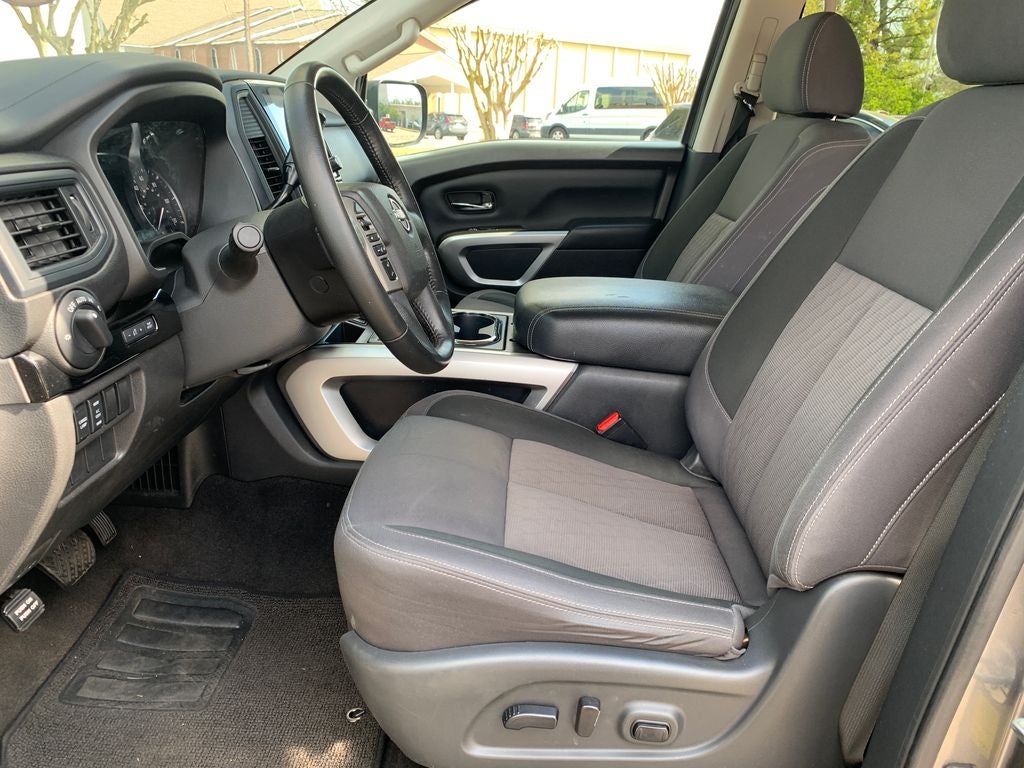 2023 Nissan Titan SV