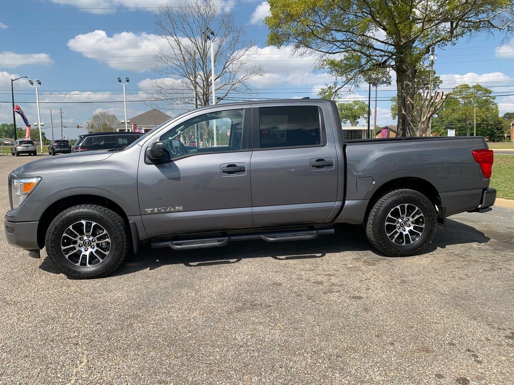 2023 Nissan Titan SV
