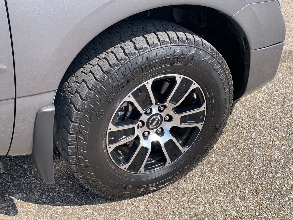 2023 Nissan Titan SV