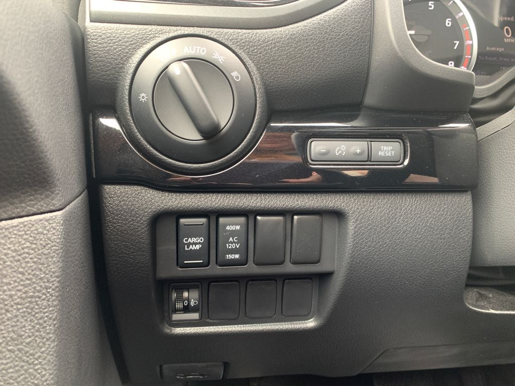 2024 Nissan Titan SV