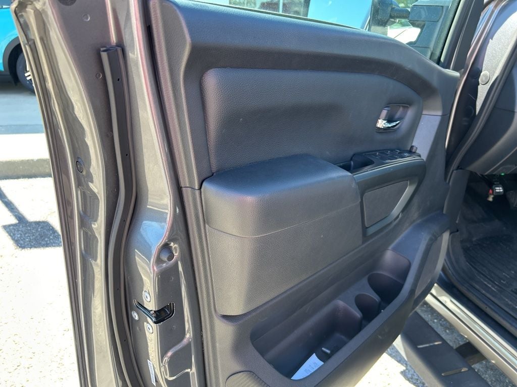 2024 Nissan Titan SV