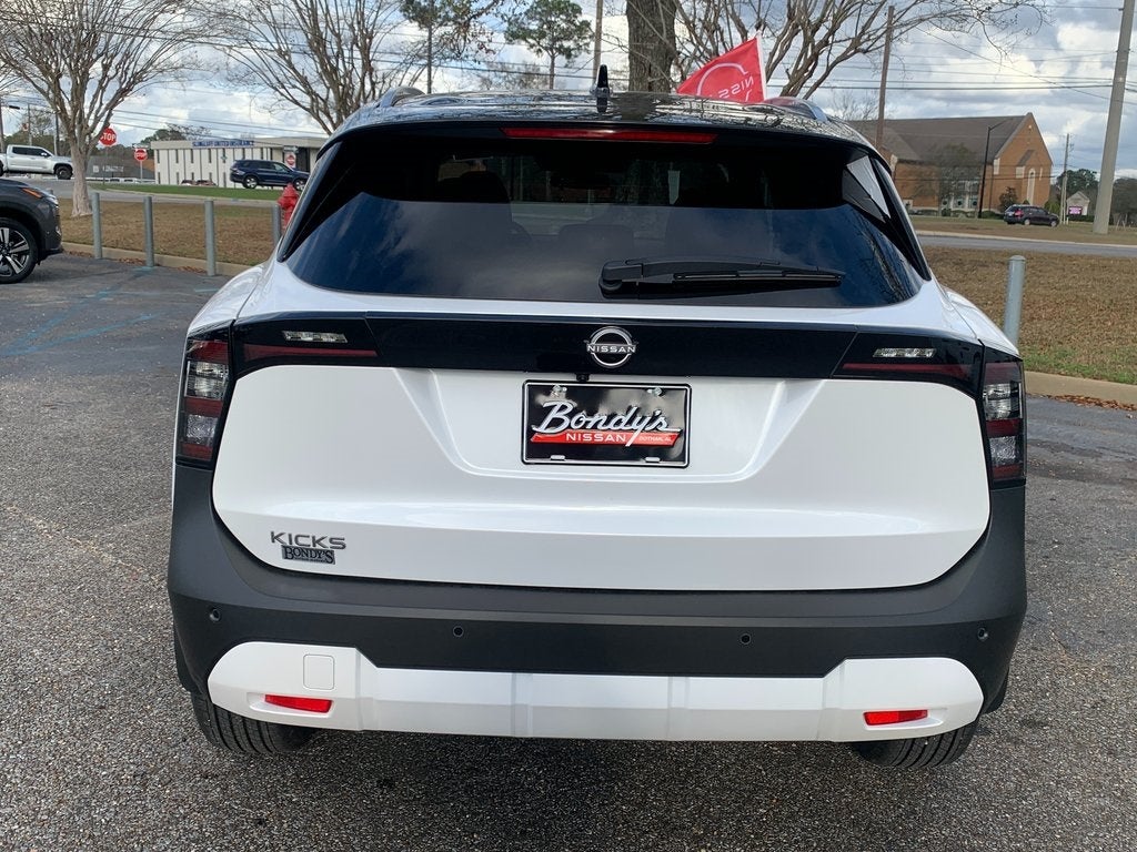 2026 Nissan Kicks SV