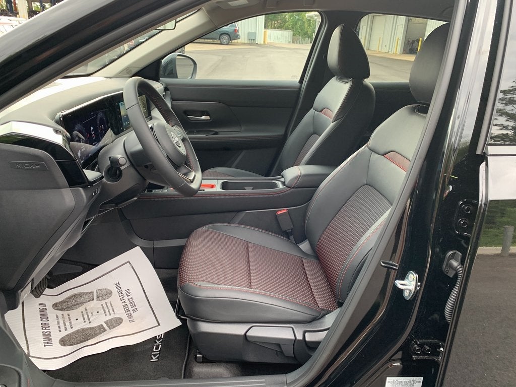 2025 Nissan Kicks SR