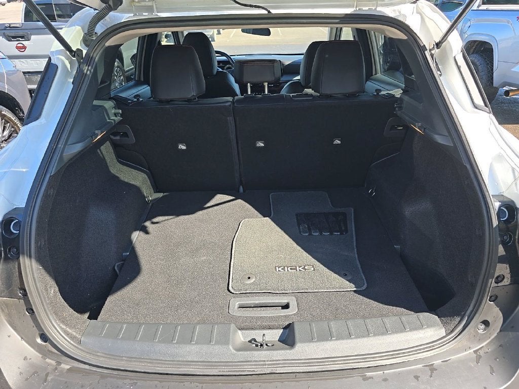 2025 Nissan Kicks SR