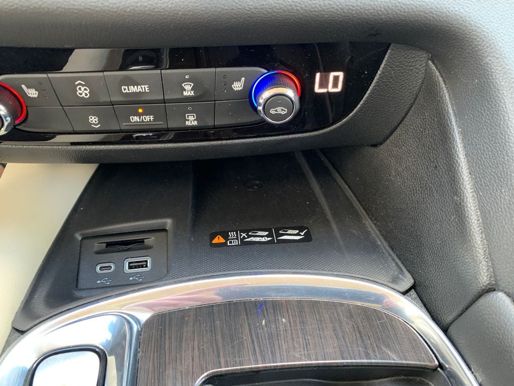 2023 Buick Enclave Essence