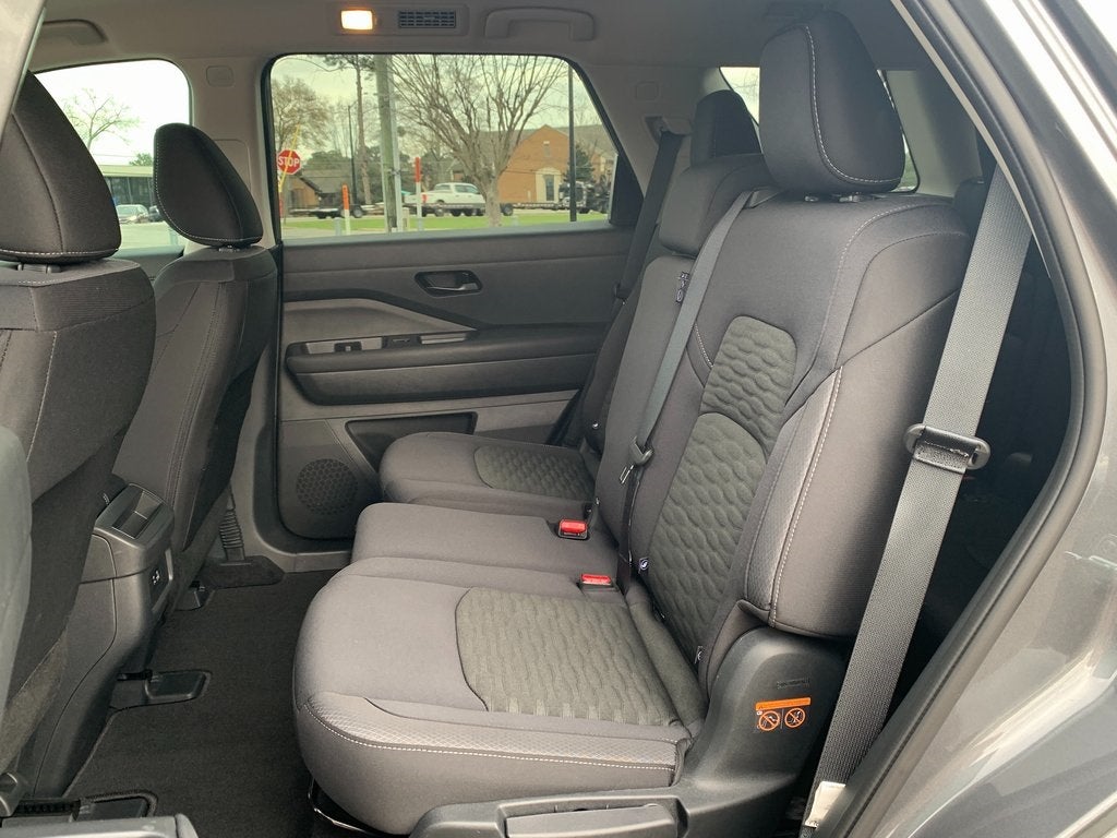 2025 Nissan Pathfinder S