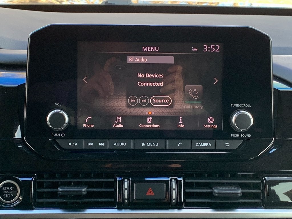 2022 Nissan Pathfinder SV