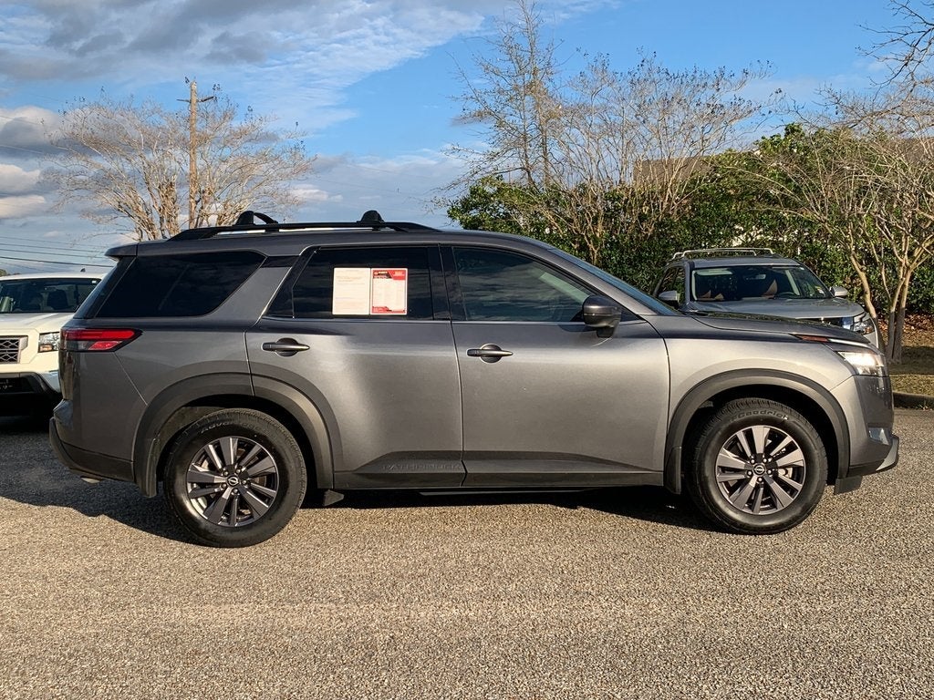 2022 Nissan Pathfinder SV