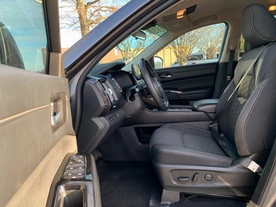 2022 Nissan Pathfinder SV