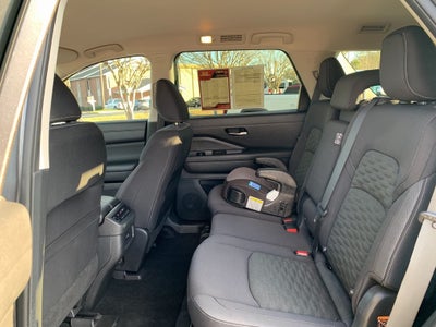 2022 Nissan Pathfinder SV