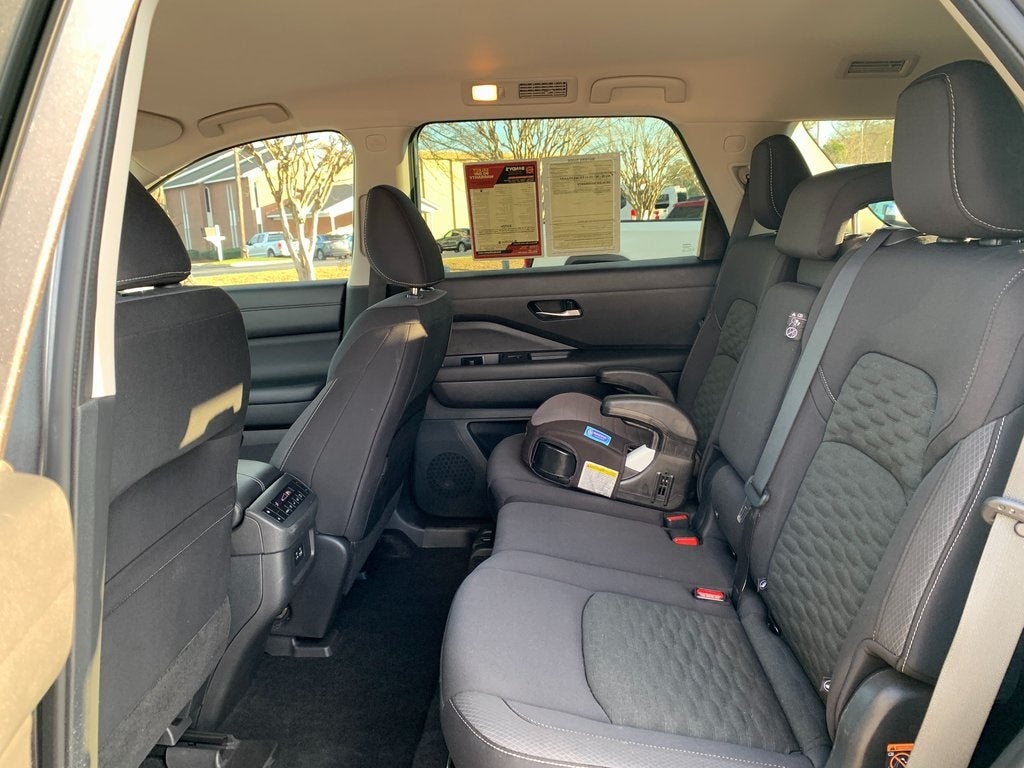 2022 Nissan Pathfinder SV