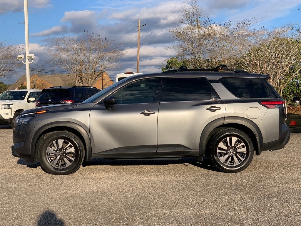 2022 Nissan Pathfinder SV