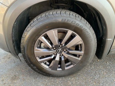 2022 Nissan Pathfinder SV