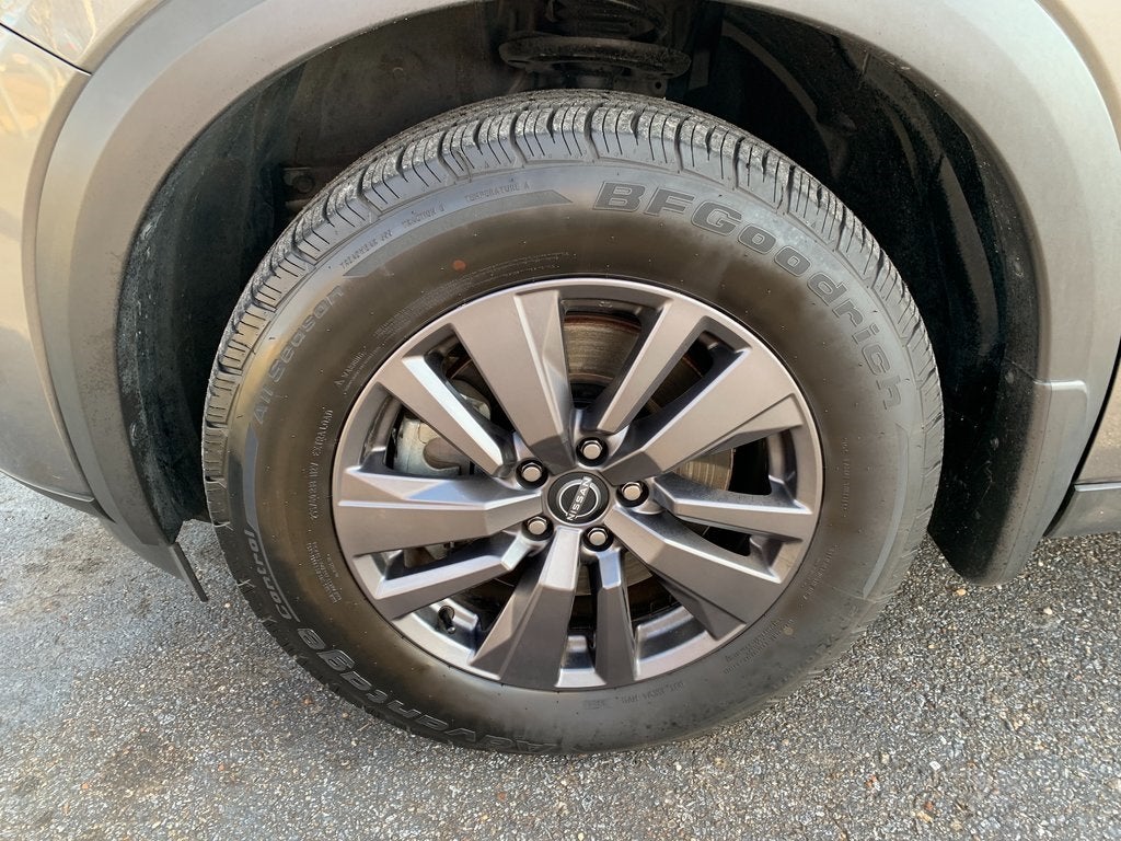 2022 Nissan Pathfinder SV