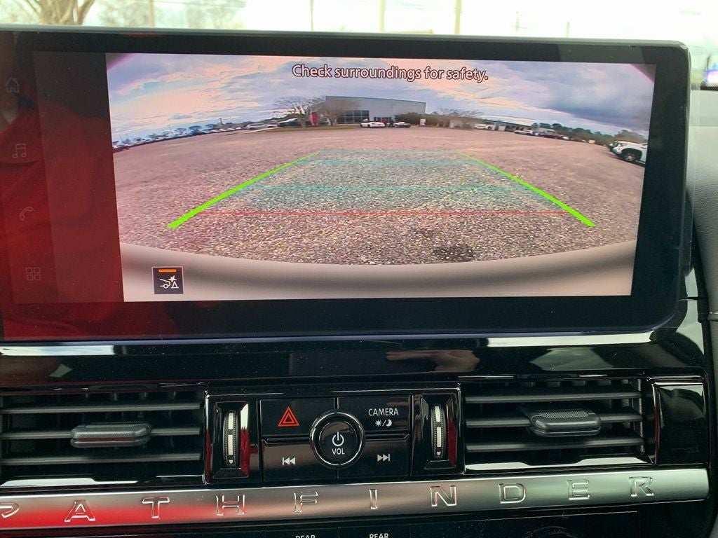 2026 Nissan Pathfinder SV