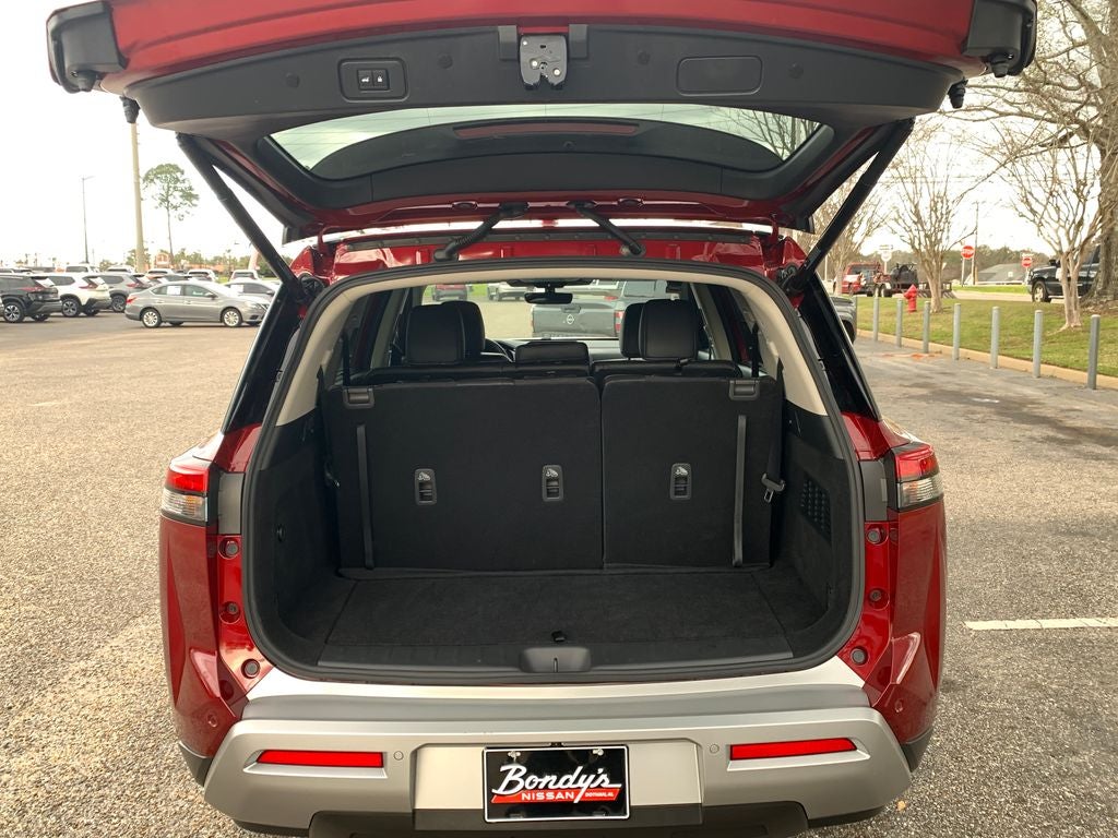 2025 Nissan Pathfinder SL