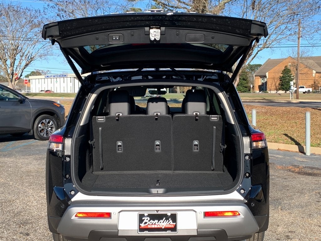 2025 Nissan Pathfinder SL