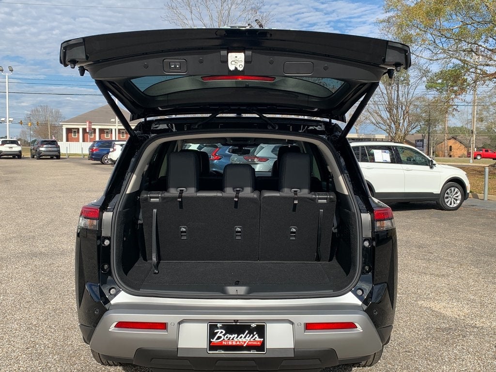 2025 Nissan Pathfinder SL