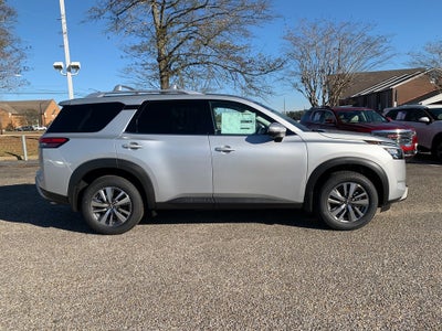 2025 Nissan Pathfinder SL