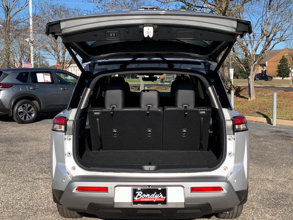 2025 Nissan Pathfinder SL