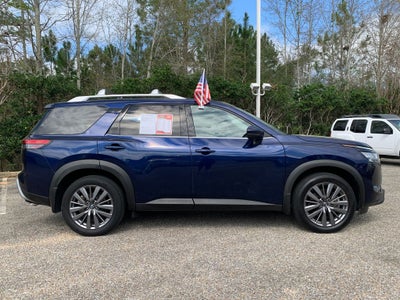 2022 Nissan Pathfinder SL