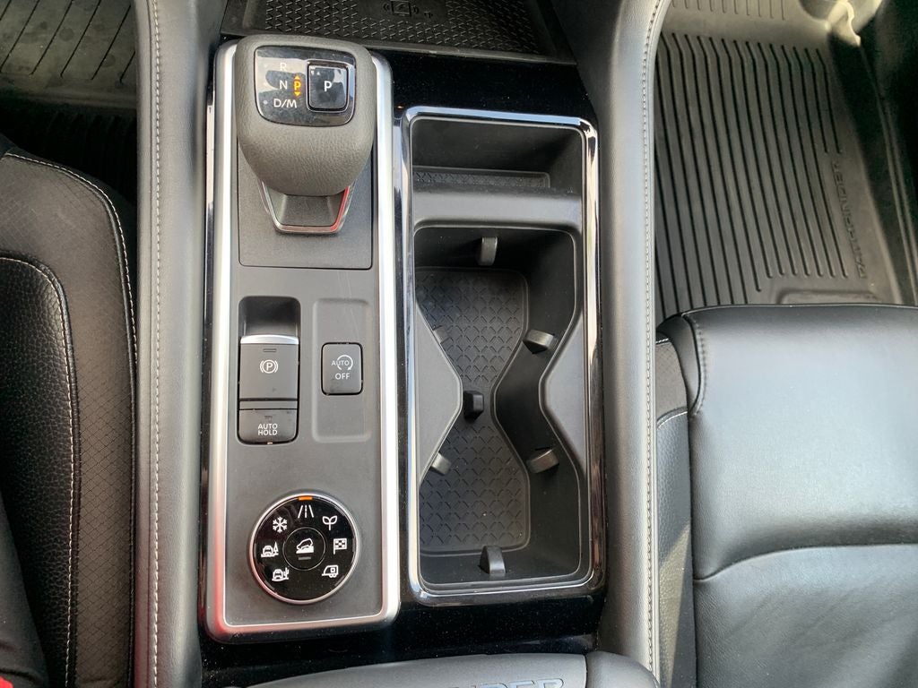 2022 Nissan Pathfinder SL