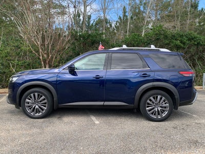 2022 Nissan Pathfinder SL