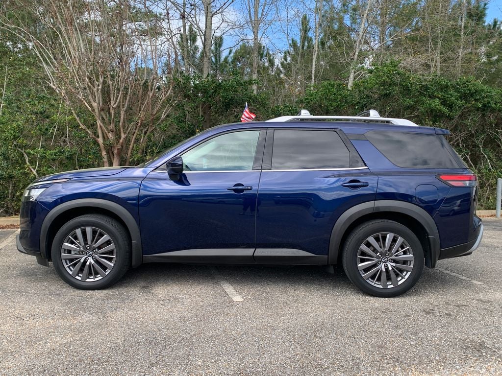 2022 Nissan Pathfinder SL