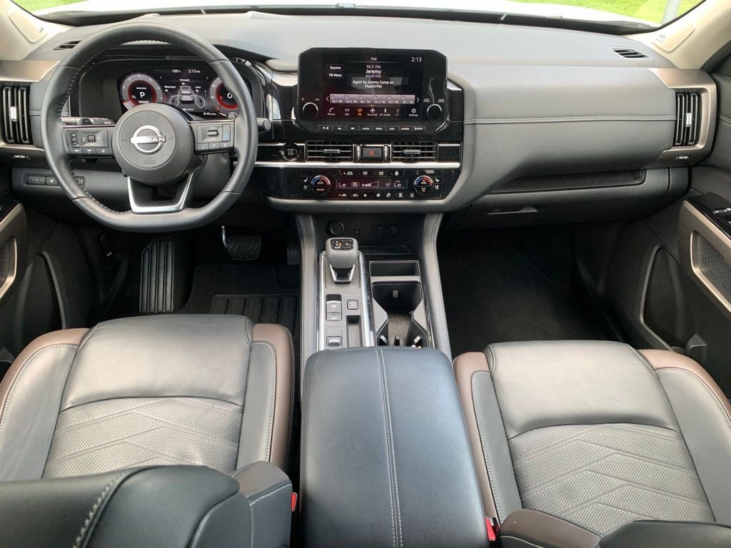 2025 Nissan Pathfinder Platinum