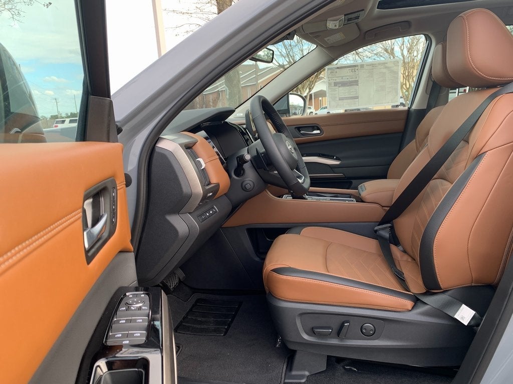 2025 Nissan Pathfinder Platinum