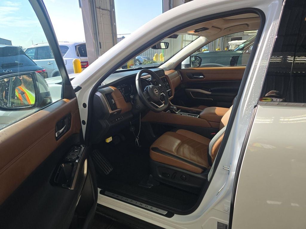 2025 Nissan Pathfinder Platinum