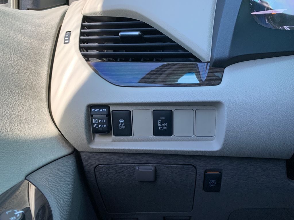 2015 Toyota Sienna XLE 7 Passenger