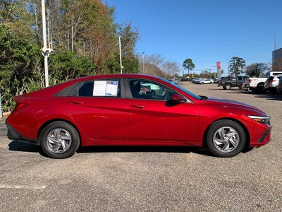 2024 Hyundai Elantra SE