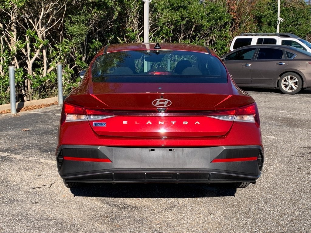 2024 Hyundai Elantra SE